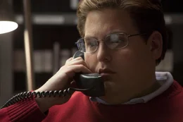 Der junge Wirtschaftsanalyst Peter Brand (Jonah Hill) glaubt, ein todsicheres System entwickelt zu haben, mit Computerstatistiken eine perfekte Mannschaft ohne Stars aufbauen zu k&ouml;nnen ...