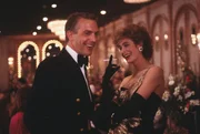 L-R: Tom Farrell (Kevin Costner) und Susan Atwell (Sean Young)