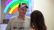 Elvis (49) beim Lokalradiosender 'Regenbogen'