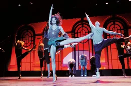 Nora (Jenna Dewan, vorne) ist der Star der "Maryland School Of Arts". Sie lebt nur noch f&uuml;r die Abschlussauff&uuml;hrung, zu der etliche Talentscouts von renommierten Ballett-Compagnien erwartet werden. Da verletzt sich ihr Partner schwer ...