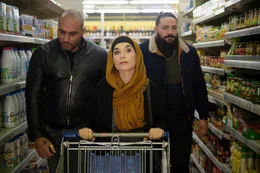 Patience Portefeux (Isabelle Huppert) verwandelt sich in eine maghrebinische Drogenpatin.