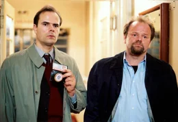 L-R: Elmar (Hannes Fretzer), Kommissar M&uuml;ller (Gottfried Breitfuss)
