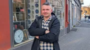 Flamur Sahiti betreibt in Hagen einen Second Hand-Laden für Möbel und Haushaltswaren und liebt seinen Stadtteil trotz zunehmender Verwahrlosung. Flamur Sahiti betreibt in Hagen einen Second Hand-Laden für Möbel und Haushaltswaren und liebt seinen Stadtteil trotz zunehmender Verwahrlosung.