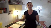 Janine verfolgt weiterhin ihren Traum vom eigenen Beautysalon und ist dank eines Mannheimer Gr&uuml;nderinnenzentrum nun mit ihrem Businessplan fertig. Doch die Zwillingsmutter hat im Moment andere Probleme. Janines Handy ist das wichtigste technische Utensil der 26-J&auml;hrigen. Aber genau das gibt ausgerechnet jetzt den Geist auf.