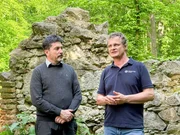 Die beiden Archäologen Thomas Kühtreiber und Michael Doneus forschen im Naturpark Wüste Mannersdorf. Die beiden Archäologen Thomas Kühtreiber und Michael Doneus forschen im Naturpark Wüste Mannersdorf.