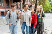 V.l.: Max Mazur (Luke Röntgen), Stefan Vollmer (Hendrik Duryn), Eileen (Acelya Sezer), Tilda (Kya Celine Barucki) V.l.: Max Mazur (Luke Röntgen), Stefan Vollmer (Hendrik Duryn), Eileen (Acelya Sezer), Tilda (Kya Celine Barucki)