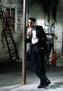 Platzt mitten in eine heftige Diskussion zwischen Mr. White und Mr. Pink: Mr. Blonde (Michael Madsen)