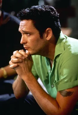 WDR Fernsehen RESERVOIR DOGS (Reservoir Dogs) Spielfilm, USA 1992, Regie Quentin Tarantino, am Donnerstag (07.05.09) um 23:15 Uhr. Der psychopathische Gangster Mr. Blonde (Michael Madsen) kennt keine Gnade. &copy; WDR/Artwork, honorarfrei - Verwendung gemS&sect; der AGB im engen inhaltlichen, redaktionellen Zusammenhang mit genannter WDR-Sendung bei Nennung "Bild: WDR" (S2). WDR-Pressestelle/Fotoredaktion 0221 220 -2408 oder -4405 Fax -8471 mail fotoredaktion@wdr.de