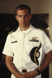 Navy-Offizier Tom Farrell (Kevon Costner).