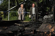 Marlene (Claudia Geisler, l.) und Fichte (Thorsten Merten, r.) fragen sich: Unfall oder Anschlag?