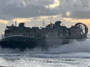 Tokunoshima &ndash; Gemeinsame &Uuml;bung der neuen japanischen Amphibieneinheit mit US-Streitkr&auml;ften &ndash; Japan will seine milit&auml;rischen F&auml;higkeiten ausbauen und auch zeigen.