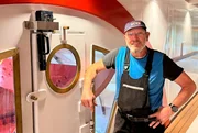 Maschinist Gerd Grassl h&auml;lt die Schaufelr&auml;der der RMS Goethe am Laufen. Das Schiff von 1913 ist der historische Stolz der Flotte.