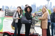 (v.l.n.r.) Dr. Amelia Shepherd (Caterina Scorsone); Dr. Maggie Pierce (Kelly McCreary); Dr. Meredith Grey (Ellen Pompeo) (v.l.n.r.) Dr. Amelia Shepherd (Caterina Scorsone); Dr. Maggie Pierce (Kelly McCreary); Dr. Meredith Grey (Ellen Pompeo)