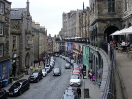 Die Victoria Street in Edinburgh ist angeblich Vorbild f&uuml;r Harry Potters Diagon Alley.