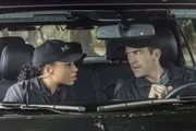 Sonja Percy (Shalita Grant, l.) und Christopher LaSalle (Lucas Black, r.) ermitteln den Mord eines Navy-Captains ...