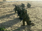 Tokunoshima &ndash; Die japanischen Soldaten trainieren f&uuml;r die Verteidigung oder die Befreiung der s&uuml;djapanischen Inseln.
