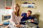 Stefan (Hendrik Duryn) und Karin (Jessica Ginkel) diskutieren dar&uuml;ber, ob Jakob und Phillipp in eine Klasse sollen.