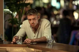 Elias Vardakis (Richard Madden)