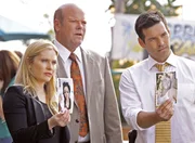 Calleigh (Emily Procter), Det. Tripp (Rex Linn, Mi.) und Jesse Cardoza (Eddie Cibrian) müssen nach einer heißen Partynacht den Tod von drei College-Studenten aufklären und befragen mögliche Zeugen. Calleigh (Emily Procter), Det. Tripp (Rex Linn, Mi.) und Jesse Cardoza (Eddie Cibrian) müssen nach einer heißen Partynacht den Tod von drei College-Studenten aufklären und befragen mögliche Zeugen.