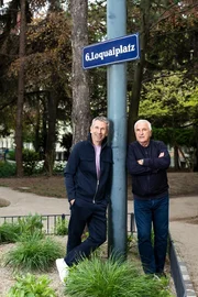 v.li.: Christian Nehiba und Hans Krankl posieren f&uuml;r ein Foto