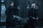 David (Theo James, l.); Thomas (Charles Dance, r.)