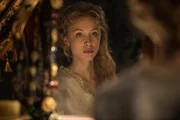 Noch ahnt die h&uuml;bsche Mirena (Sarah Gadon) nicht, welches Schicksal ihrer Familie und vor allem ihren Mann ereilen wird ...