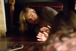 Viel zu sp&auml;t wird Emily (Ren&eacute;e Zellweger) klar, welche Ausgeburt des B&ouml;sen sie in ihr Haus geholt hat ...