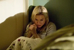 Bereitwillig nimmt Sozialarbeiterin Emily (Ren&eacute;e Zellweger) das scheinbar stark traumatisierte M&auml;dchen bei sich zu Hause auf, bis geeigneten Pflegeeltern gefunden sind. Doch nach kurzer Zeit muss sie feststellen, dass in Lilith das pure B&ouml;se wohnt ...
