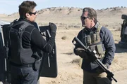 Alejandro (Benicio del Toro, l.); Matt Graver (Josh Brolin, r.)