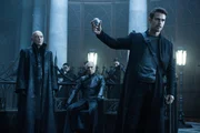 (v.l.n.r.) Cassius (James Faulkner); Thomas (Charles Dance); David (Theo James)