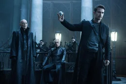 (v.l.n.r.) Cassius (James Faulkner); Thomas (Charles Dance); David (Theo James)