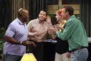 Vier einsame M&auml;nner schwelgen in Erinnerungen: Jerome (Michael Clarke Duncan, l.), Alan (Jon Cryer, 2.v.l.), Gordon (J.D. Walsh, 2.v.r.) und Herb (Ryan Stiles, r.)