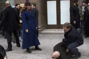 Bei ihrem Auftrag, den kubanischen Pr&auml;sidentschaftsanw&auml;rter Carlos Hernandez zu besch&uuml;tzen, wird dessen Bodyguard Ernesto Garcia Opfer eines Anschlags. Doch wer steckt dahinter? Laura (Debra Messing, l.) und Jake (Josh Lucas, r.) ...