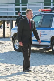 Als er herausfindet, dass sich ein von ihm verhafteter Serienm&ouml;rder nach 13 Jahren wom&ouml;glich als unschuldig erweist, sieht er das Ende seiner Karriere auf sich zukommen: Gregson (Aidan Quinn) ...