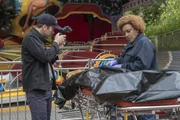 Christopher LaSalle (Lucas Black, l.); Loretta Wade (CCH Pounder, r.) Christopher LaSalle (Lucas Black, l.); Loretta Wade (CCH Pounder, r.)
