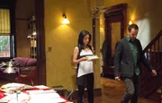 Watson (Lucy Liu, l.) m&ouml;chte Holmes (Jonny Lee Miller, r.) f&uuml;r die Zeit nach ihrer Betreuung einen Begleiter vermitteln, der f&uuml;r ihn da ist, wenn er Rat oder Hilfe braucht. Holmes sieht darin allerdings keine Notwendigkeit ...
