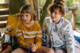 Lotta Petermann (Meggy Hussong, l.); Cheyenne Wawrceck (Yola Streese, r.)