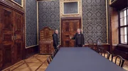 Der Festsaal des barocken Gartenpalais Schönborn ist nicht öffentlich zugänglich - Karl Hohenlohe (r.) genießt eine Sonderführung durch dieses verborgene Prachtstück. Der Festsaal des barocken Gartenpalais Schönborn ist nicht öffentlich zugänglich - Karl Hohenlohe (r.) genießt eine Sonderführung durch dieses verborgene Prachtstück.