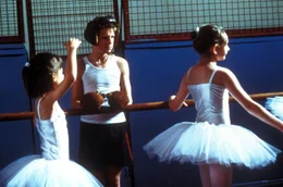 Billys (Jamie Bell) erste, noch unbeholfene Schritte unter den Ballettelevinnen des kleinen nordenglischen Bergarbeiterortes.