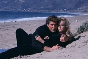 Michael Knight (David Hasselhoff, l.); Stevie Mason (Catherine Hickland, r.) Michael Knight (David Hasselhoff, l.); Stevie Mason (Catherine Hickland, r.)