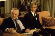 Die Tage des Million&auml;rs William Parrish (Anthony Hopkins, l.) sind gez&auml;hlt, und Joe Black (Brad Pitt, r.) ist gekommen, um ihn zu holen. Doch Parrish &uuml;berredet Black zu einem Pakt ...