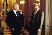 Medien-Tycoon William Parrish (Anthony Hopkins, l.) h&ouml;rt eines Nacht eine merkw&uuml;rdige Stimme. Diese Stimme geh&ouml;rt einem Mann (Brad Pitt, r.), der mit ihm einen t&ouml;dlichen Deal aushandeln will ...
