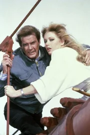 James Bond (Roger Moore), Stacey (Tanya Roberts)