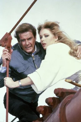 James Bond (Roger Moore), Stacey (Tanya Roberts)