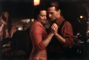 L-R: Vianne Rocher (Juliette Binoche) und Roux (Johnny Depp)