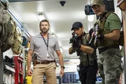 Bei der Entwicklung eines speziellen Roboters werden dem Waffenentwickler Vincent Moore (Hugh Jackman, l.) f&uuml;r ihn unbegreifliche H&uuml;rden gestellt. Er ist von seiner Arbeit fest &uuml;berzeugt und will die Hindernisse mit aller Macht aus dem Weg r&auml;umen.