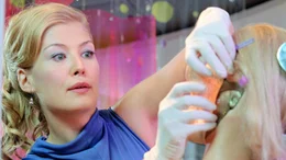 Maggie (Rosamund Pike)
