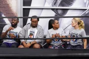 (v.l.n.r.) Malcolm Butler (Sheaun McKinney); Marty Butler (Marcel Spears); Tina Butler (Tichina Arnold); Gemma Johnson (Beth Behrs)