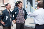 (v.l.n.r.) Charles Boyle (Joe Lo Truglio); Jake Peralta (Andy Samberg); Boone (Patton Oswalt) (v.l.n.r.) Charles Boyle (Joe Lo Truglio); Jake Peralta (Andy Samberg); Boone (Patton Oswalt)