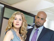 Maggie Greer (Rosamund Pike), Andrew Stone (Boris Kodjoe)